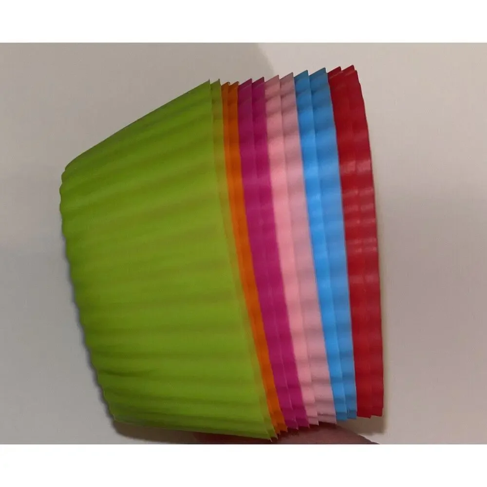 NWT Set Of 12 Bright Colored Heart Shaped Silicone Cupcake Liners